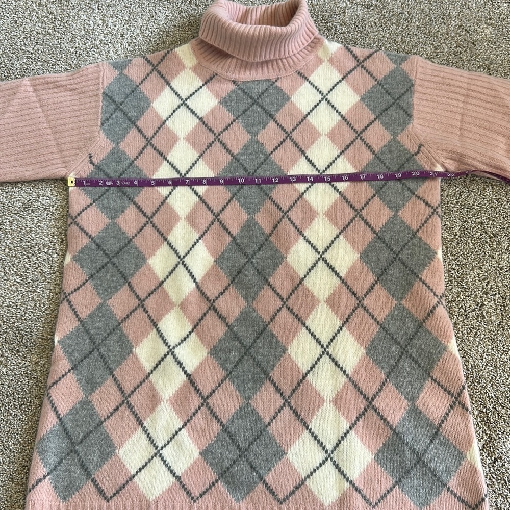 Chaus pullover tall neck size med pink and grey argyle front and back lambswoo